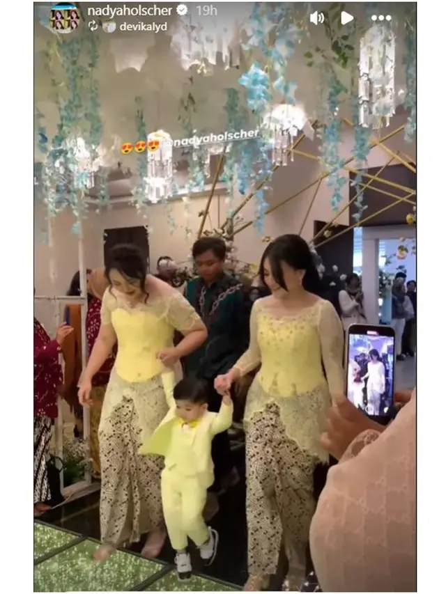 6 Potret Nathalie Holscher di Pernikahan Sang Adik, Memukau Pakai Kebaya Kuning