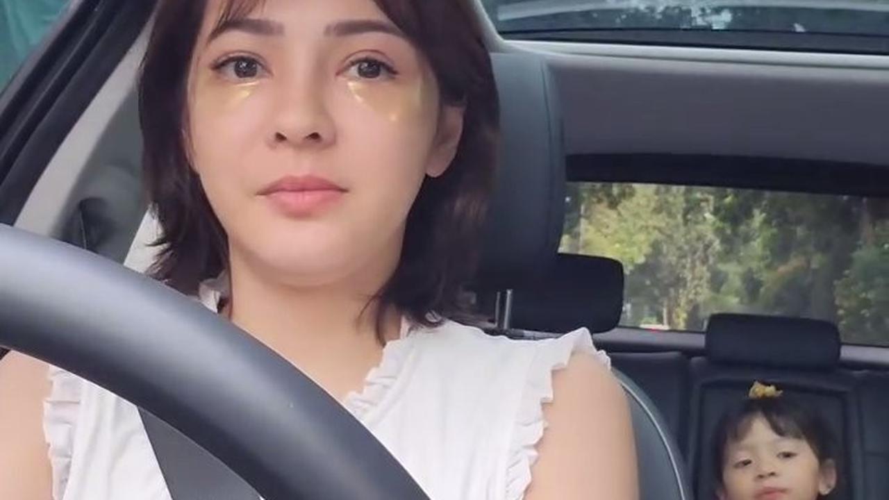Sederet Potret Terbaru Maya Septha Usai Lakukan Oplas, Dipuji Semakin Cantik Mirip Boneka