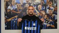 Radja Nainggolan memutuskan pergi dari AS Roma dan resmi bergabung dengan Inter Milan pada Selasa (26/6/2018). (dok. Inter Milan)