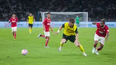 Sosok Ole Romeny menjadi sorotan saat pertandingan panas antara Oxford United vs Liga Indonesia All Star dalam ajang Piala Presiden 2025. (Bola.com/M Iqbal Ichsan)