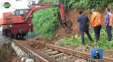 Proses perbaikan terus dikebut agar lalu lintas kereta api bisa segera pulih hari ini. Dan selanjutnya akan dilakukan pemadatan tebing penahan secara permanen selama dua pekan ke depan.