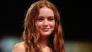 Sadie Sink berpose untuk fotografer setibanya pada pemutaran perdana film 'The Whale' dalam Venice Film Festival edisi ke-79 di Venesia, Italia, 4 September 2022. Melengkapi penampilannya dengan cincin ular berlian, bintang itu muncul dengan percaya diri di karpet merah. (Photo by Vianney Le Caer/Invision/AP)