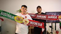 Ketua Garuda Australia Osvaldo Giovanni bersama Wakil Ketua Garuda Australia Syarif M. Attamimi saat berkunjung ke kantor KLY hari Selasa (11/02/2025). (Abdul Aziz/Bola.com)