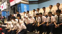 Sekitar 30 siswa-siswi SMP Negeri 141 memberikan dukungan untuk atlet goalball Indonesia yang bertanding di Asian Para Games 2018 (dok. Inapgoc)