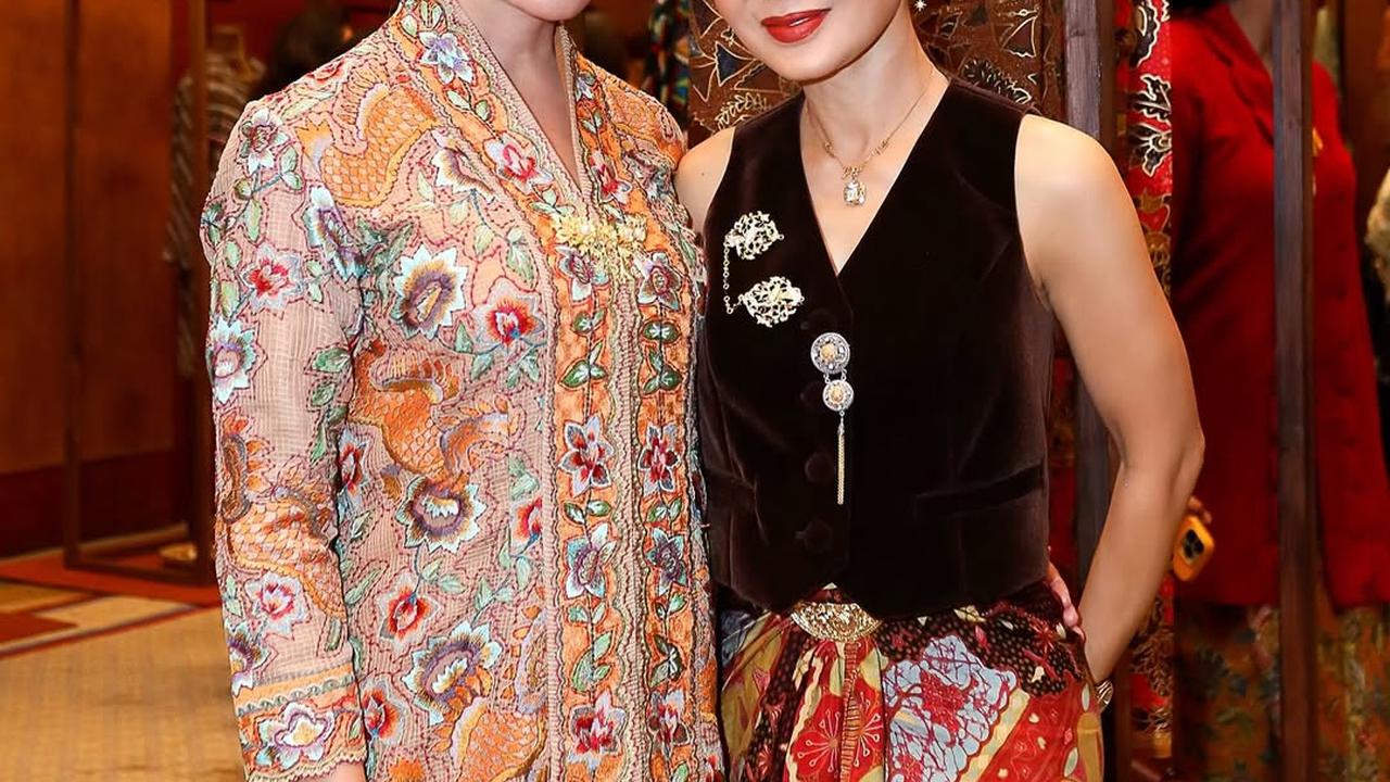Bisa Jadi Inspirasi untuk Tampil Elegan, Intip Potret Cantik Yuni Shara dengan Kebaya dan Baju Adatnya yang Memesona