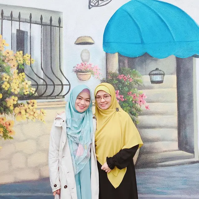 6 Potret Ghaida Tsurayya Putri Aa Gym Bareng Ibundanya, Penuh Kehangatan