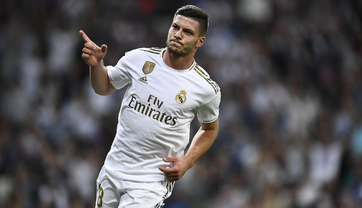 3. Luka Jovic (Real Madrid) - Penampilan apik bersama Eintracht Frankfrut musim lalu membuatnya layak diboyong Los Blancos untuk menjadi juru gedor yang bisa merusak pertahanan lawan. OVR 83 - 89. (AFP/Oscar Del Pozo)