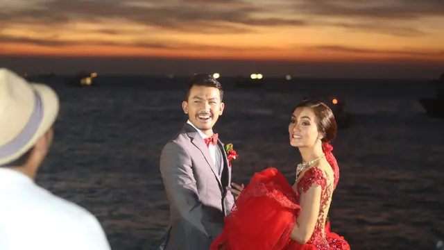 [Bintang] Atiqah Hasiholan - Rio Dewanto