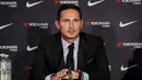 Manajer Chelsea, Frank Lampard memberi keterangan dalam konferensi pers di Stadion Stamford Bridge, London, Inggris, Kamis (4/7/2019). Lampard resmi diikat selama tiga tahun oleh Tim London Biru. (AP Photo/Matt Dunham)