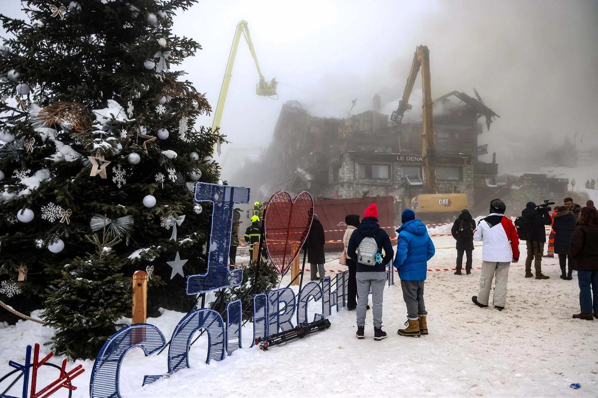 FOTO: Kebakaran Hebat Hanguskan Hotel Super Mewah di Courchevel Alpen Prancis