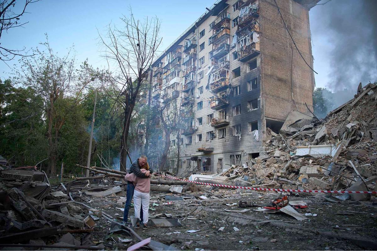 FOTO: Detik-Detik Drone Rusia Menyerang Gedung Bertingkat di Ukraina