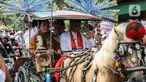 Anies Baswedan menggunakan delman saat pawai menuju Kantor DPP PKS, Jakarta, Kamis (23/2/2023). Majelis Syura Partai Keadilan Sejahtera (PKS) resmi mendeklarasikan Anies Baswedan sebagai calon presiden (capres) 2024. (Liputan6.com/Johan Tallo)