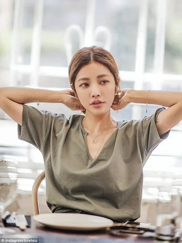 [Bintang] Saking Cantiknya, Perempuan Berusia 43 Tahun Ini Sering Dikira Masih 20 Tahun