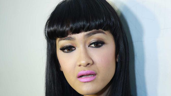 Krisis Finansial, Julia Perez Operasi Kista Pakai BPJS 