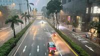 Beberapa wilayah di Hong Kong lumpuh akibat banjir yang disebabkan oleh hujan deras pada Selasa (5/8/2025). (Dok. Mladen ANTONOV/AFP)