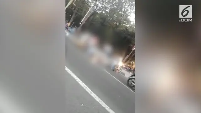 VIDEO: Viral, Geng Motor Aniaya Dua Pemuda di Jalan
