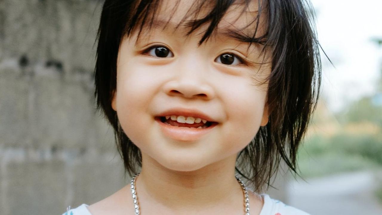Dengan memahami dampak cuaca panas pada anak dan mengambil langkah-langkah pencegahan yang tepat, orang tua dapat membantu menjaga kesehatan dan kenyamanan anak-anak mereka.