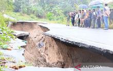 Bencana Padang Pariaman: Cuaca Ekstrem Picu Longsor dan Banjir, Pemkab Tetapkan Status Tanggap Darurat
