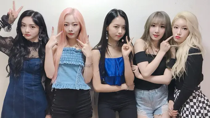 [Bintang] Lirik Lagu Pristin V, Black Widow