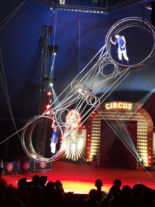 Pertunjukkan sirkus British Circus di Tangerang. foto: Pramita Tristiawati