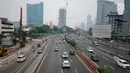 Sejumlah pengendara melintasi tol dalam kota di sekitar Jalan Gatot Subroto, Jakarta, Jumat (1/9). Terkait libur perayaan Idul Adha, sejumlah ruas jalan protokol Ibukota Jakarta terlihat lengang. (Liputan6.com/Helmi Fithriansyah)