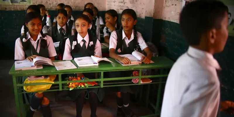 Pensiun Jadi Dewi Hidup, Matina Shakya Jalani Hari Pertama Sekolah