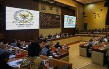 FOTO: Tok! DPR, Pemerintah dan KPU Akhirnya Setujui Draf Revisi PKPU Pilkada Sesuai Putusan MK
