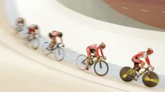 Sejumlah atlet balap sepeda saat menggelar latihan di Jakarta Internasional Velodrome, Jakarta, Selasa (31/7/2018). Menpora berharap para atlet dapat berprestasi di Asian Games 2018. (Bola.com/M Iqbal Ichsan)