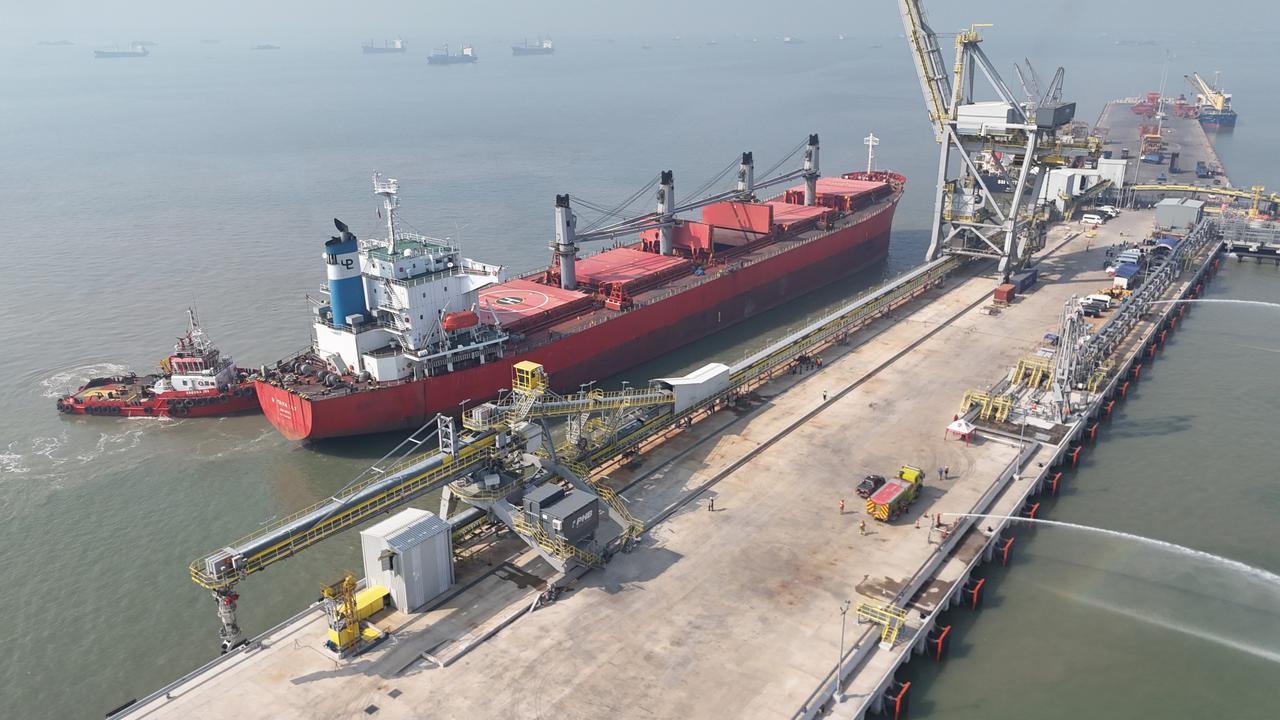 Konsentrat tembaga perdana tiba di smelter baru Freeport. (Foto: Freeport)