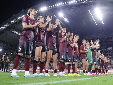 Pekan ke-23 J1 League 2023 yang akan berlangsung pada 12 dan 13 Agustus 2023 dipastikan akan menjadi pekan panas di puncak klasemen. Bagaimana tidak, poin tiga tim teratas hanya berjarak tak lebih dari tiga poin, alias bisa saja sang pemuncak klasemen sementara, Vissel Kobe dikudeta tim di peringkat kedua dan ketiga, Yokomaha Marinos dan Nagoya Grampus. (J.LEAGUE)