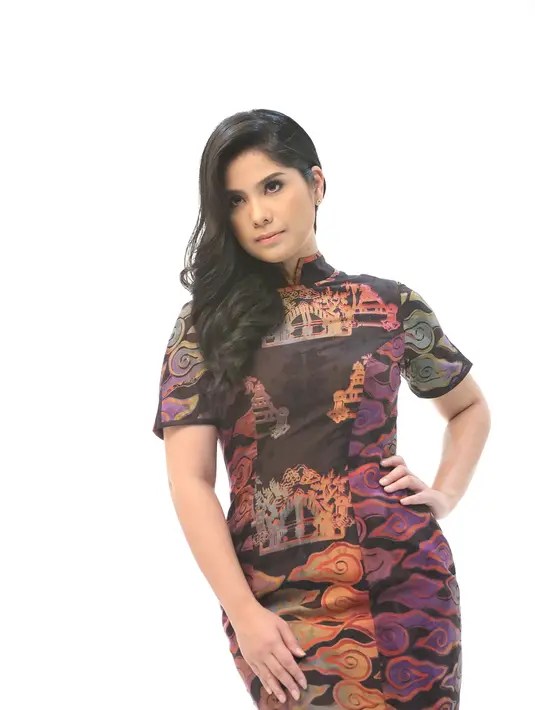 Dengan perkembangan jaman yang cepat berubah, perempuan yang menjadi finalis GADIS Sampul 1997 itu memperkirakan busana kasual menjadi trend di tahun ini. (Bambang E. Ros/Bintang.com)