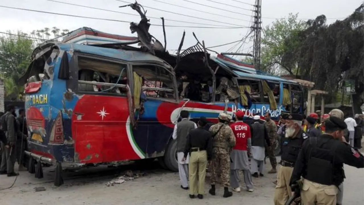 Bus Pemerintah Diledakkan, 15 Pegawai Tewas