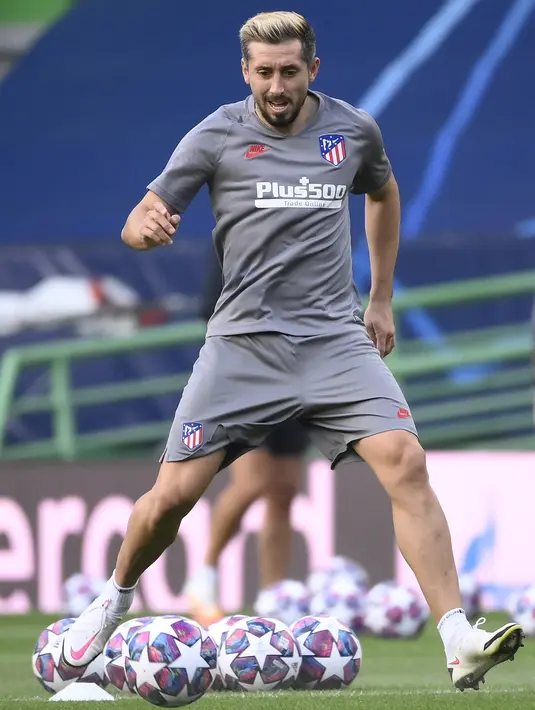 Pemain Atletico Madrid Hector Herrera berlatih di Stadion Jose Alvalade, Lisbon, Portugal, Rabu (12/8/2020). Atletico Madrid akan menghadapi Leipzig pada perempat final Liga Champions. (Lluis Gene/Pool via AP)
