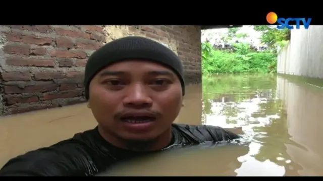 Aliran Sungai Bengawan Solo meluap akibat curah hujan yang tinggi. ketinggian air yang menggenangi rumah warga bahkan mencapai 1,5 m.