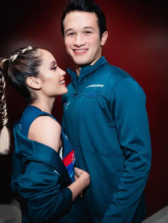 Salah satunya saat bermain badminton akhir pekan lalu. Keduanya ikut serta dalam kategori ganda campuran [@claurakiehl]