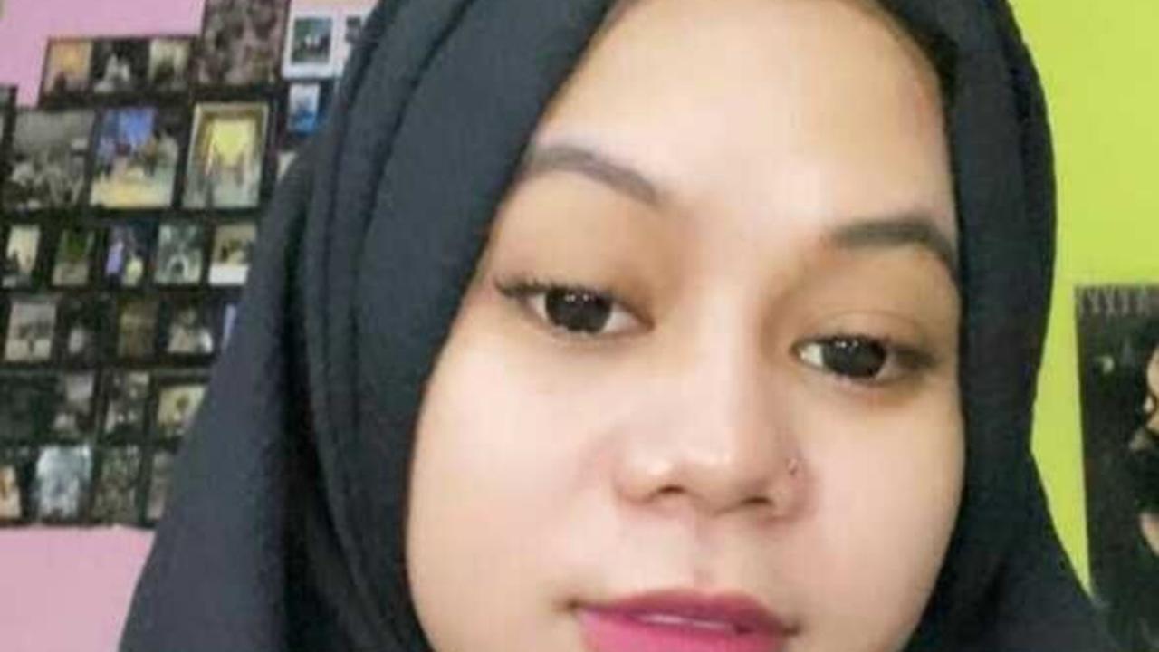 Awalnya sih dia pernah tampil pake hijab dan raih banyak dukungan, tapi sekarang, penampilannya benar-benar berubah.