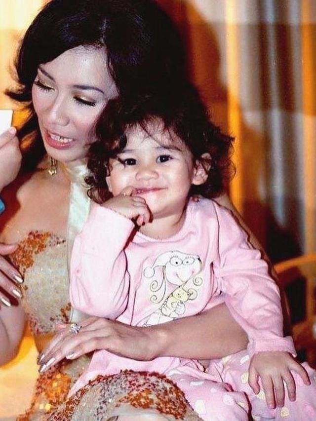 6 Potret Transformasi Aaliyah Massaid, Kini Makin Dewasa dan Modis