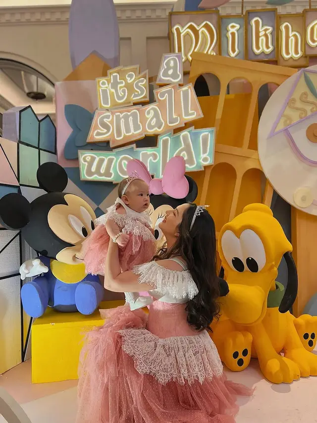 6 Potret Jessica Mila dan Baby Kyarra Tampil Bak Princess Aurora, Gemas Banget