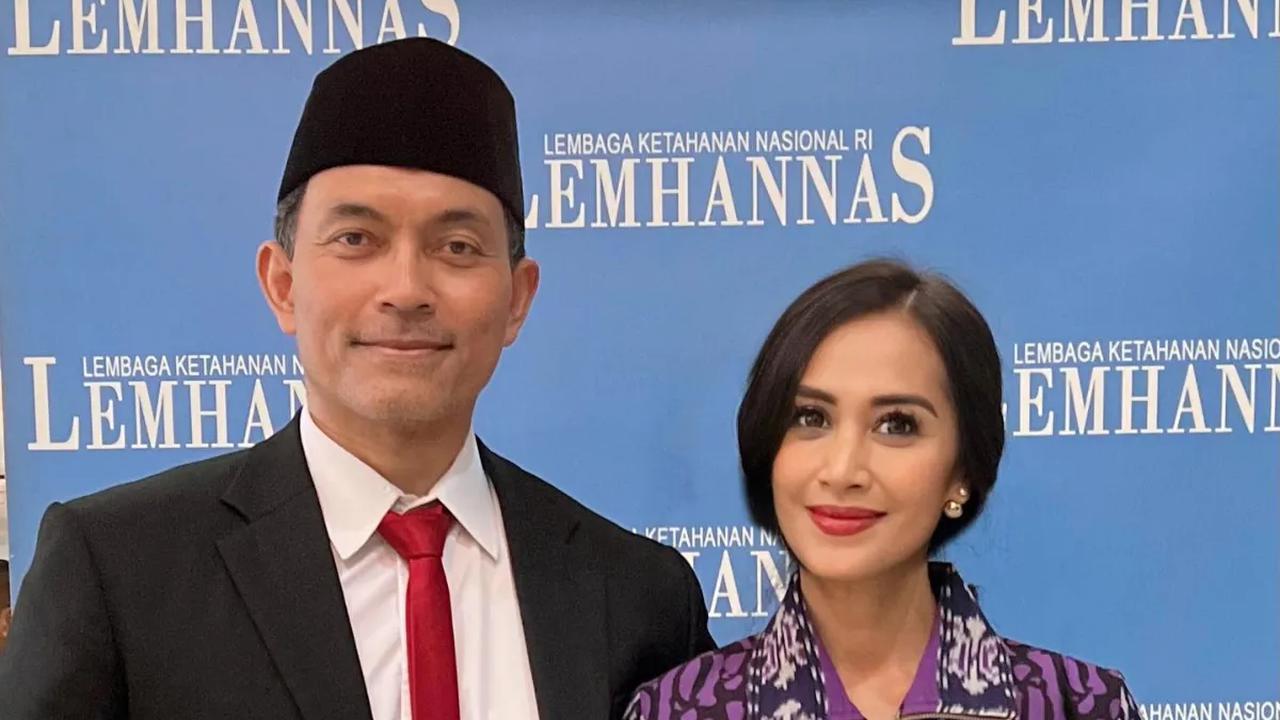 Menurut Diah Permatasari, sebagai seorang istri juga&nbsp; harus siap menjadi pendamping suami di segala bidang.