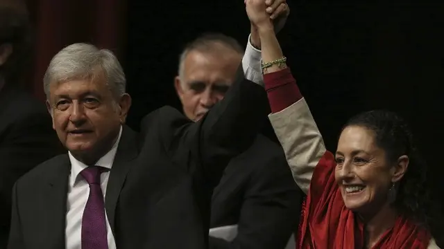 Presiden Meksiko Andres Manuel Lopez Obrador dan capres Claudia Sheinbaum. (Dok. AP Photo/Marco Ugarte)