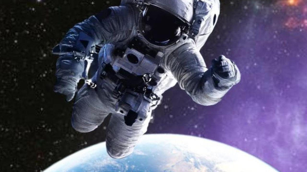 Ada Astronot Tiba-tiba Berubah Jadi Superman di Luar Angkasa, Ini Wujudnya