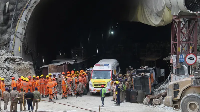 Proses penyelamatan 41 pekerja yang terjebak di Terowongan Himalaya, Uttarakhand, India. (AP Photo)