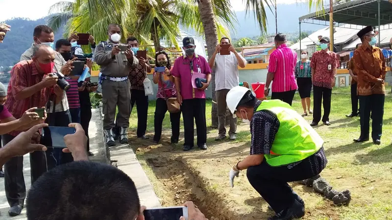 Peletakan batu pertama pembangunan kawasan wisata Pantai Ria Ende. (Foto Istimewah)