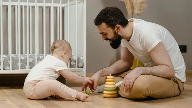 Ibu Selalu Menjadi Orang Pertama yang Dicari Anak? Begini Cara Membagi Peran Parenting Lebih Adil