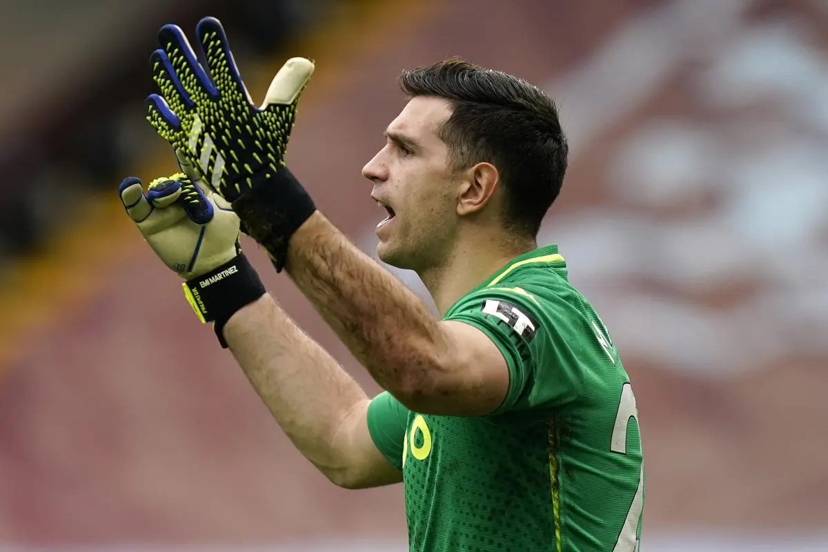 FOTO: 5 Kiper dengan Saves Terbanyak di Premier League Musim Ini, Ederson, Mendy, Alisson dan De Gea Kemana? - Emiliano Martinez