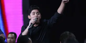 Aliando Syarief sukses kariernya dalam sinetron Ganteng-Ganteng Serigala. Disamping itu, ia juga terlibat dalam film. Selain akting, Ali juga mencoba tarik suara. (Nurwahyunan/Bintang.com)