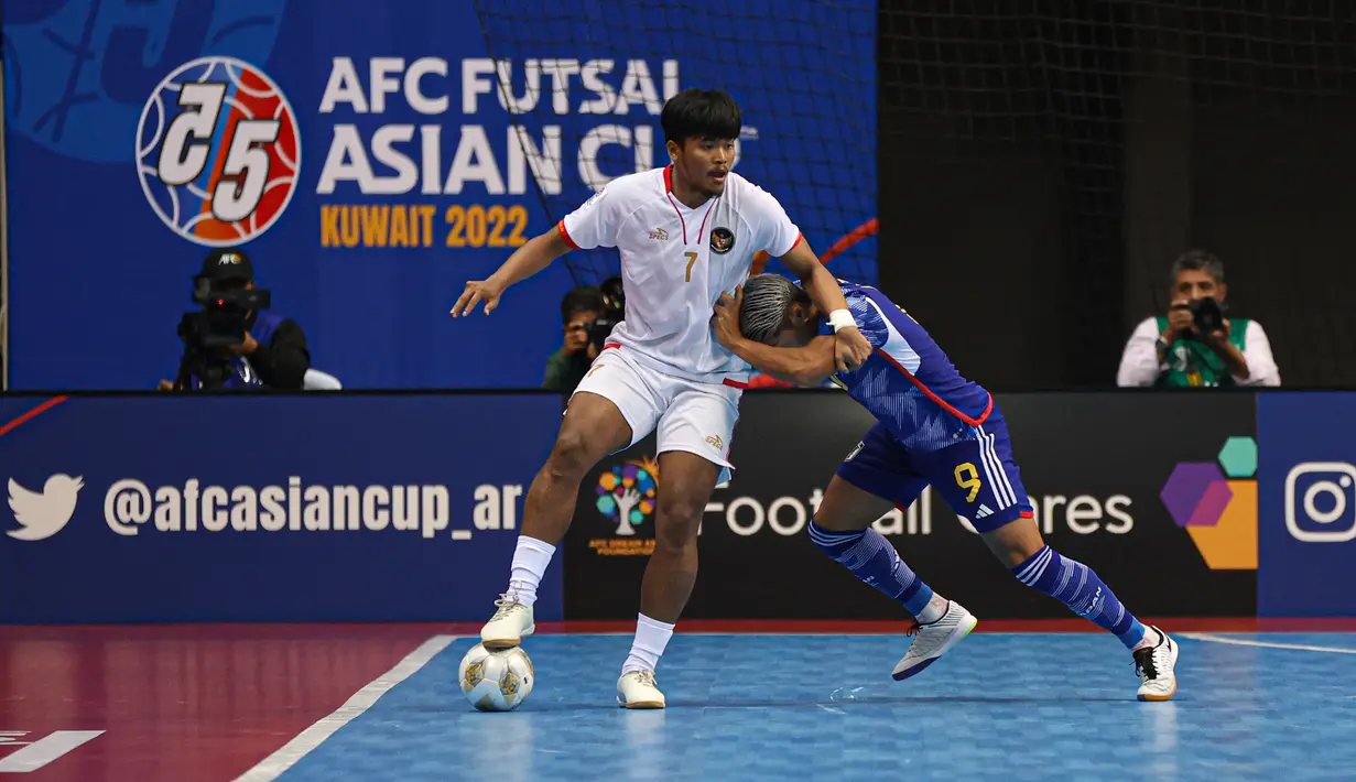 Syauqi Saud Lubis dan kawan-kawan mampu mempertahankan keunggulan 1-0 Timnas Futsal Indonesia hingga 10 menit terakhir. (AFC)