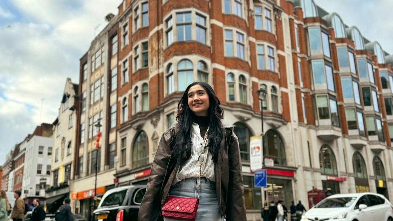 Bisa Jadi Inspirasi! Ini Outfit Febby Rastanty Pakai Leather Jaket yang Bisa Dikenakan Untuk Ngoser hingga Liburan
