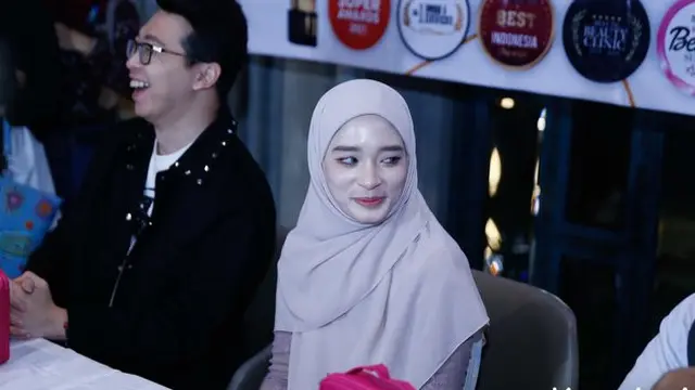6 Potret Inara Rusli Putuskan Lepas Cadar, Parasnya yang Menawan Bikin Kagum
