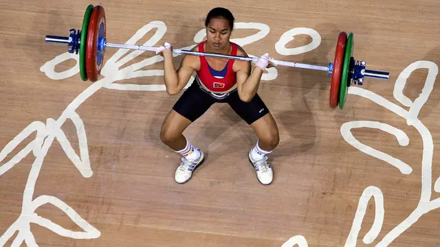 Potret Perjuangan Lisa Rumbewas Meraih Tiga Medali Olimpiade Cabor Angkat Besi